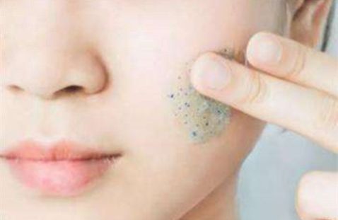 How To Use The Facial Scrub?